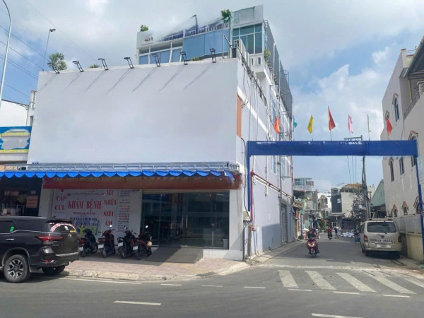 Sang nhượng phòng khám đa khoa mặt tiền 10m x 21m quận Bình Tân