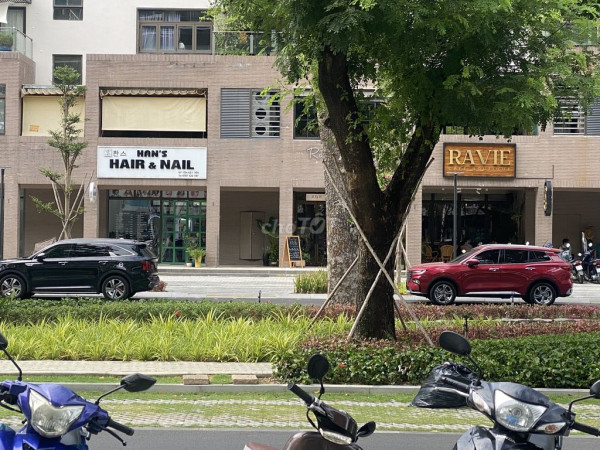 Sang nhượng salon & nail nằm ở shophouse chung cư cao cấp phú mỹ hưng Quận 7