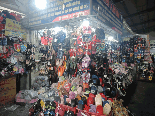 Sang shop quần áo trẻ em vị trí cực đẹp, trong chợ Hóc Môn