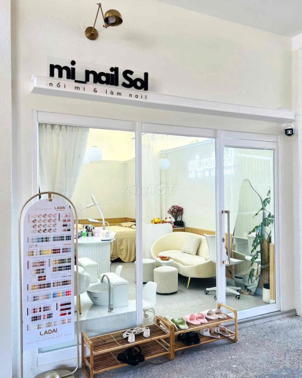 Sang tiệm nail vị trí mặt tiền đường Tôn Thất Thuyết, Quận 4. 