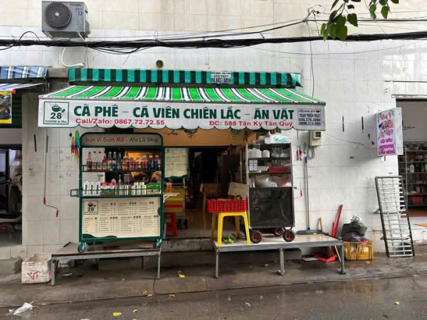 Cần sang lại hợp đồng mặt bằng + 2 cái sạp sắt phía trước như hình