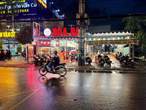 Cần sang quán mặt bằng đẹp đường Nguyễn Duy Trinh