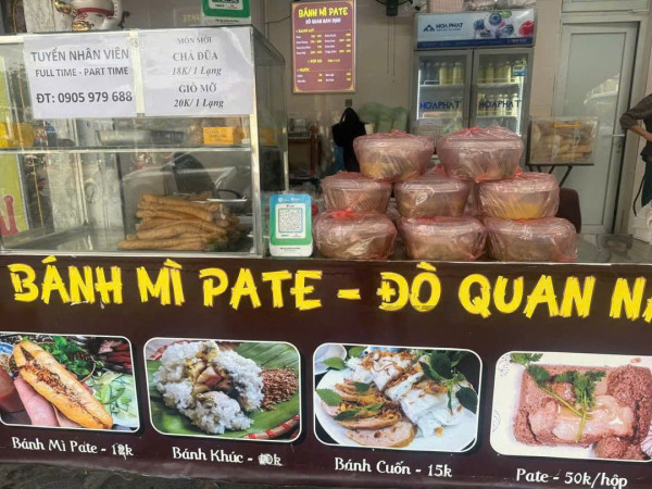 Sang Cửa hàng Bánh mì đang hoạt động bình thường