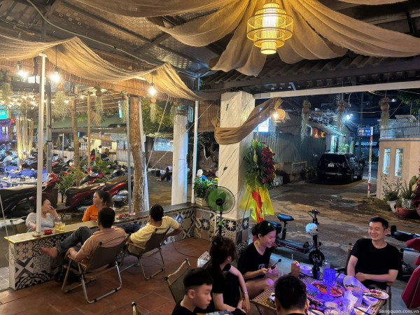 Sang Gấp quán café góc 2 mặt tiền núp hẻm ngay ngã tư, Tân Phú